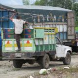 BanaFair Bananenkisten auf Lastwagen